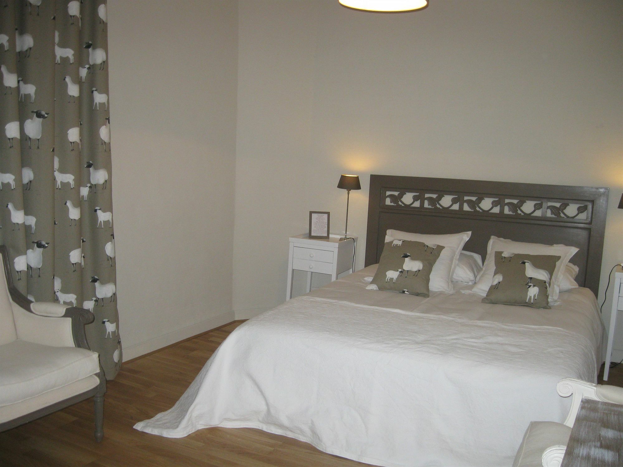 נים Hotel De L'Amphitheatre מראה חיצוני תמונה